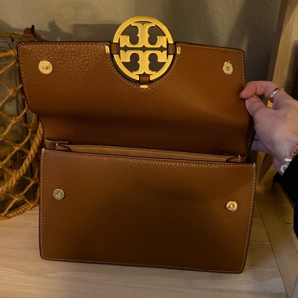 Tory Burch Miller Shoulder Bag Light Umber Brown Gold Logo Like New w/ Tag - Picture 8 of 9